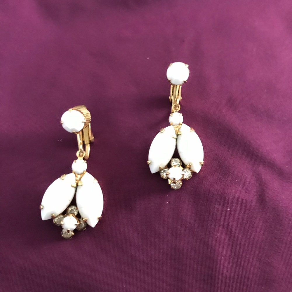Beautiful Vintage milk glass clip on earrings - Picture 1 of 5
